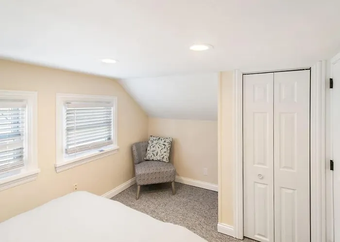 Ferienhaus With Garage In Dt Near Naval Base Libertyville