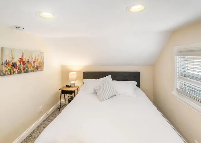 With Garage In Dt Near Naval Base * Libertyville