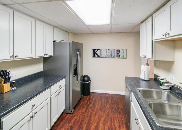 Ferienhaus With Garage In Dt Near Naval Base Libertyville