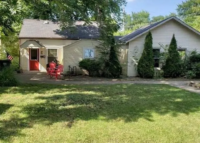 With Garage In Dt Near Naval Base Libertyville