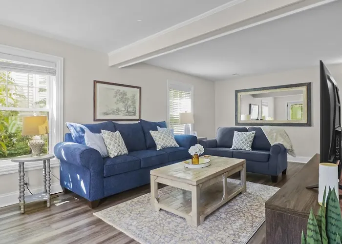 With Garage In Dt Near Naval Base * Libertyville