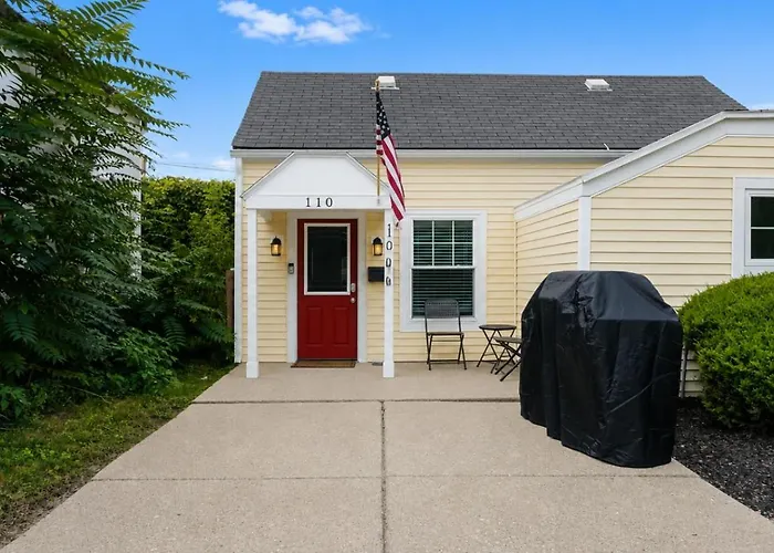With Garage In Dt Near Naval Base * Libertyville