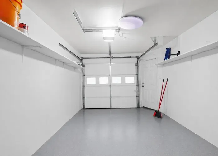 Сasa de vacaciones With Garage In Dt Near Naval Base