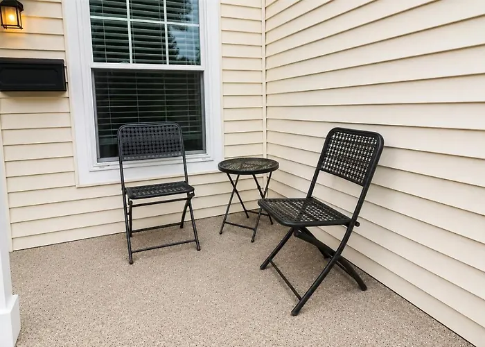 With Garage In Dt Near Naval Base * Libertyville