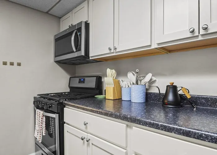 Сasa de vacaciones With Garage In Dt Near Naval Base Libertyville